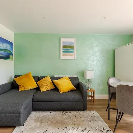 1-bed Cosy Country Retreat- Sleeps 5 Emerald Park Appartement *