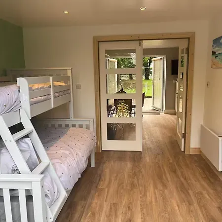 1-bed Cosy Country Retreat- Sleeps 5 Emerald Park