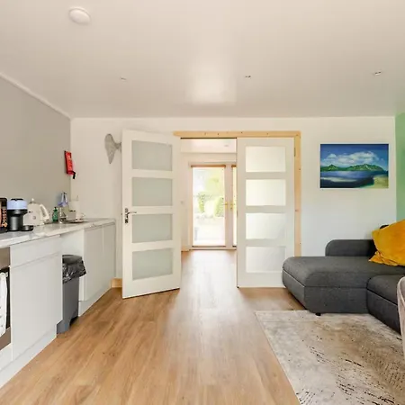 1-bed Cosy Country Retreat- Sleeps 5 Emerald Park Appartement *