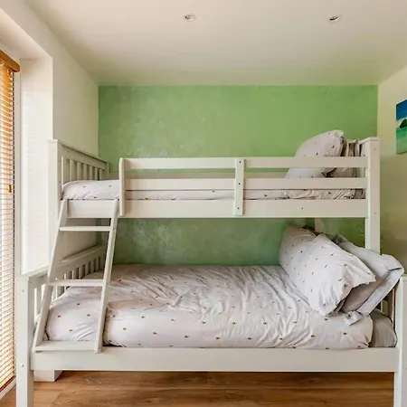 1-bed Cosy Country Retreat- Sleeps 5 Emerald Park Appartement