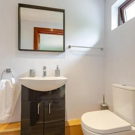 דירה 1-bed Cosy Country Retreat- Sleeps 5 Emerald Park *